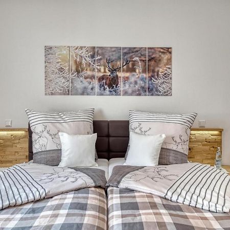 Pension Und Ferienchalets Zum Lebzelter フライウング エクステリア 写真