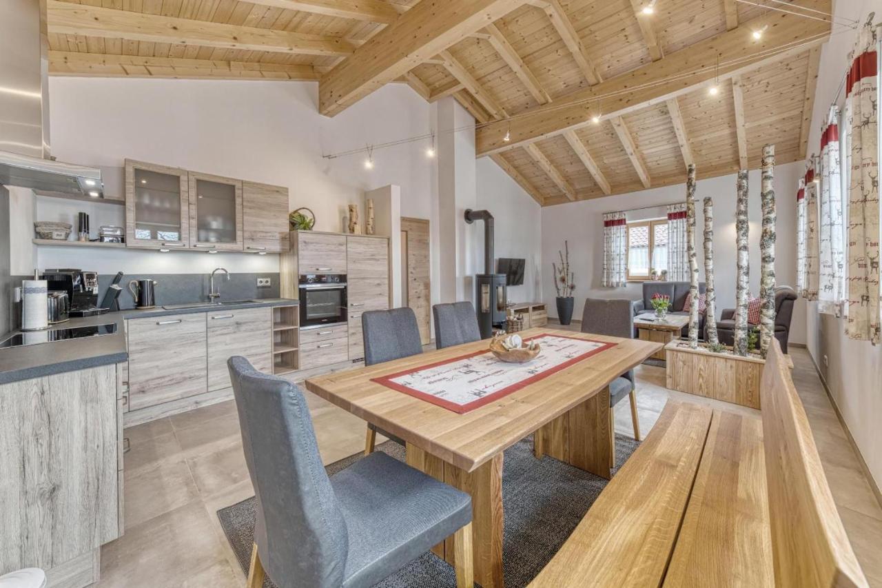 Pension Und Ferienchalets Zum Lebzelter フライウング エクステリア 写真