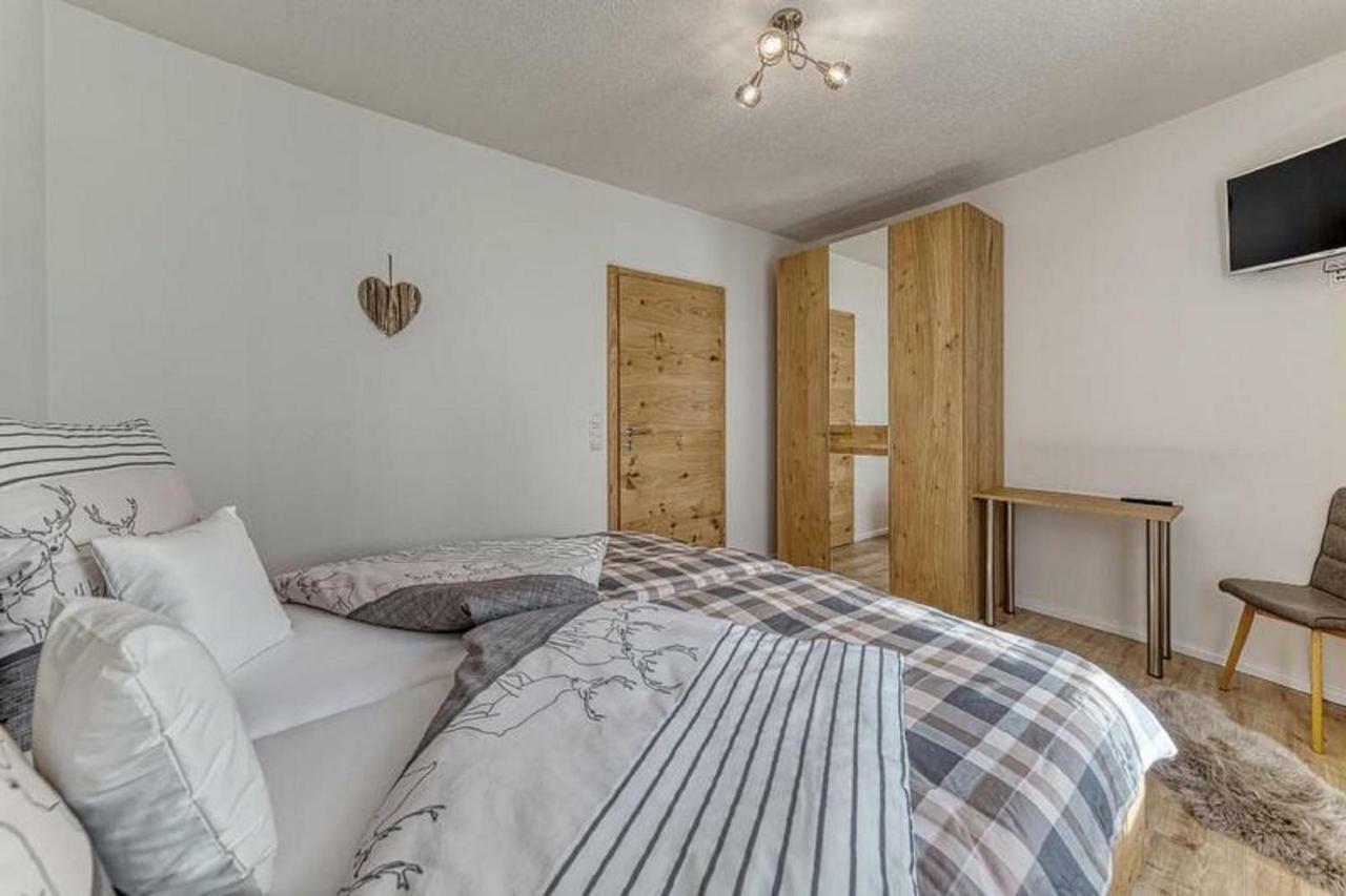 Pension Und Ferienchalets Zum Lebzelter フライウング エクステリア 写真